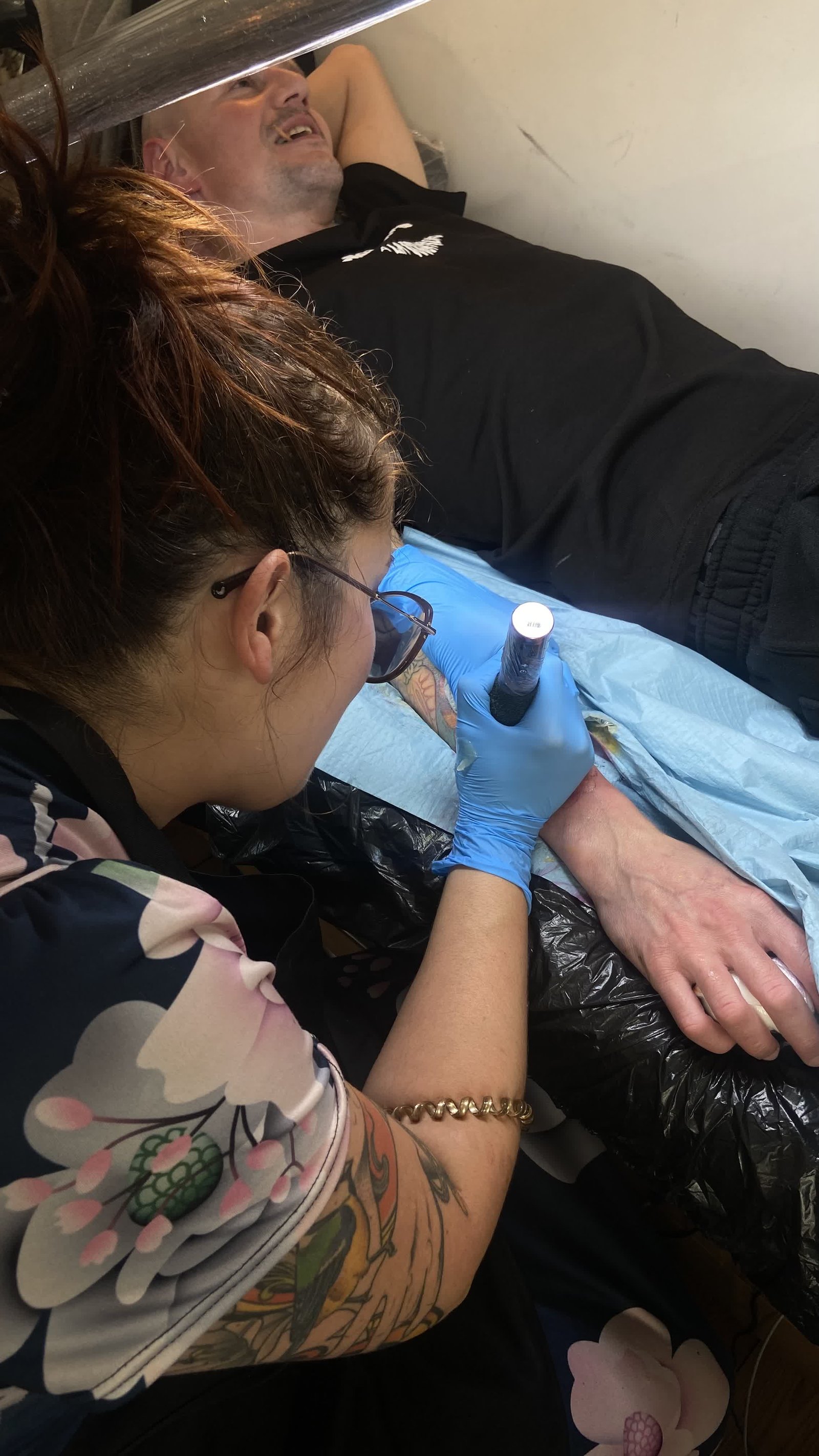 Marilynn, tatoueur chez Skull & Bones &agrave; Caen